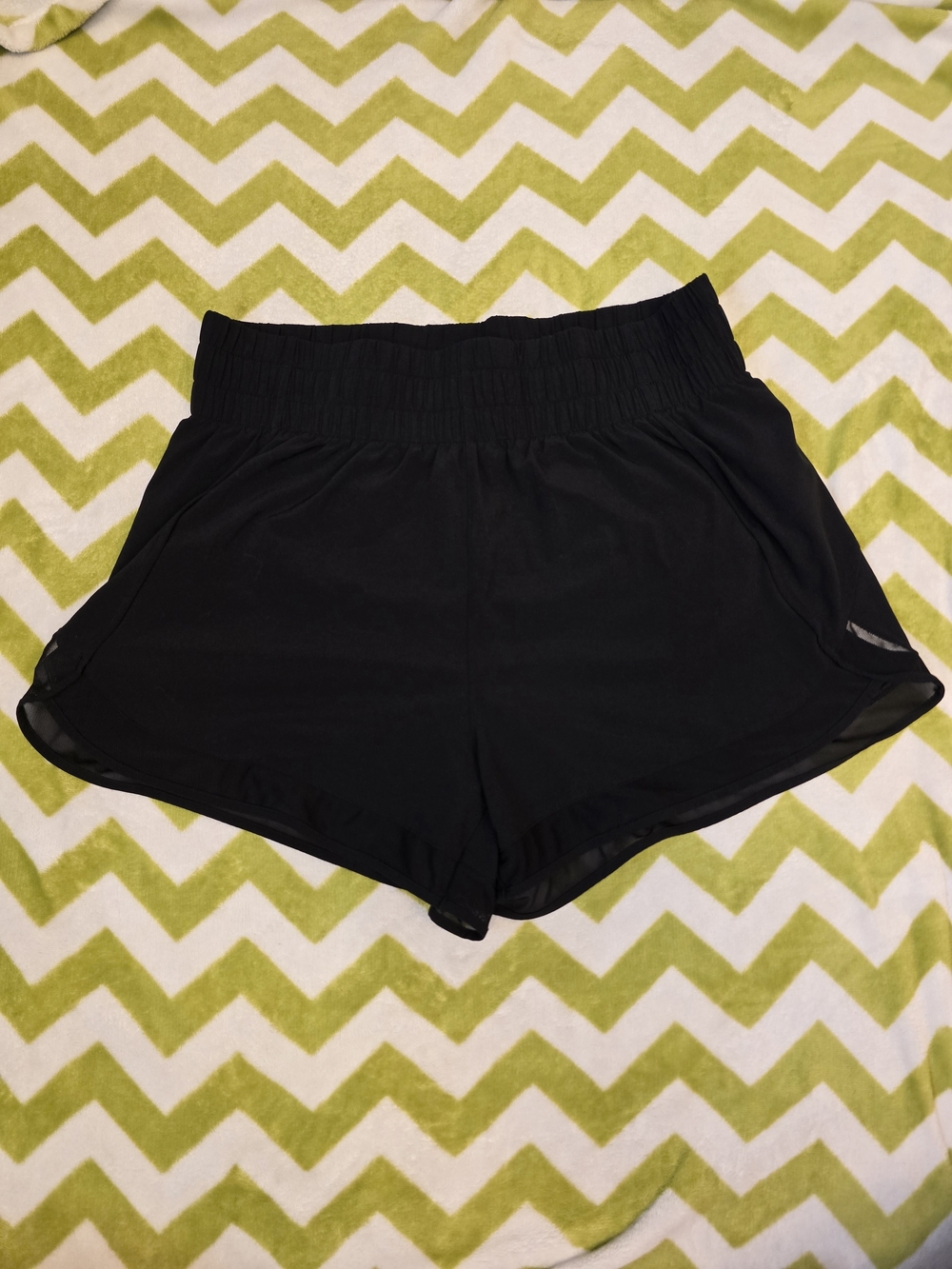 Athleta High Rise Mesh Racer Run 3" Black Women’s Athletic Shorts Size Medium